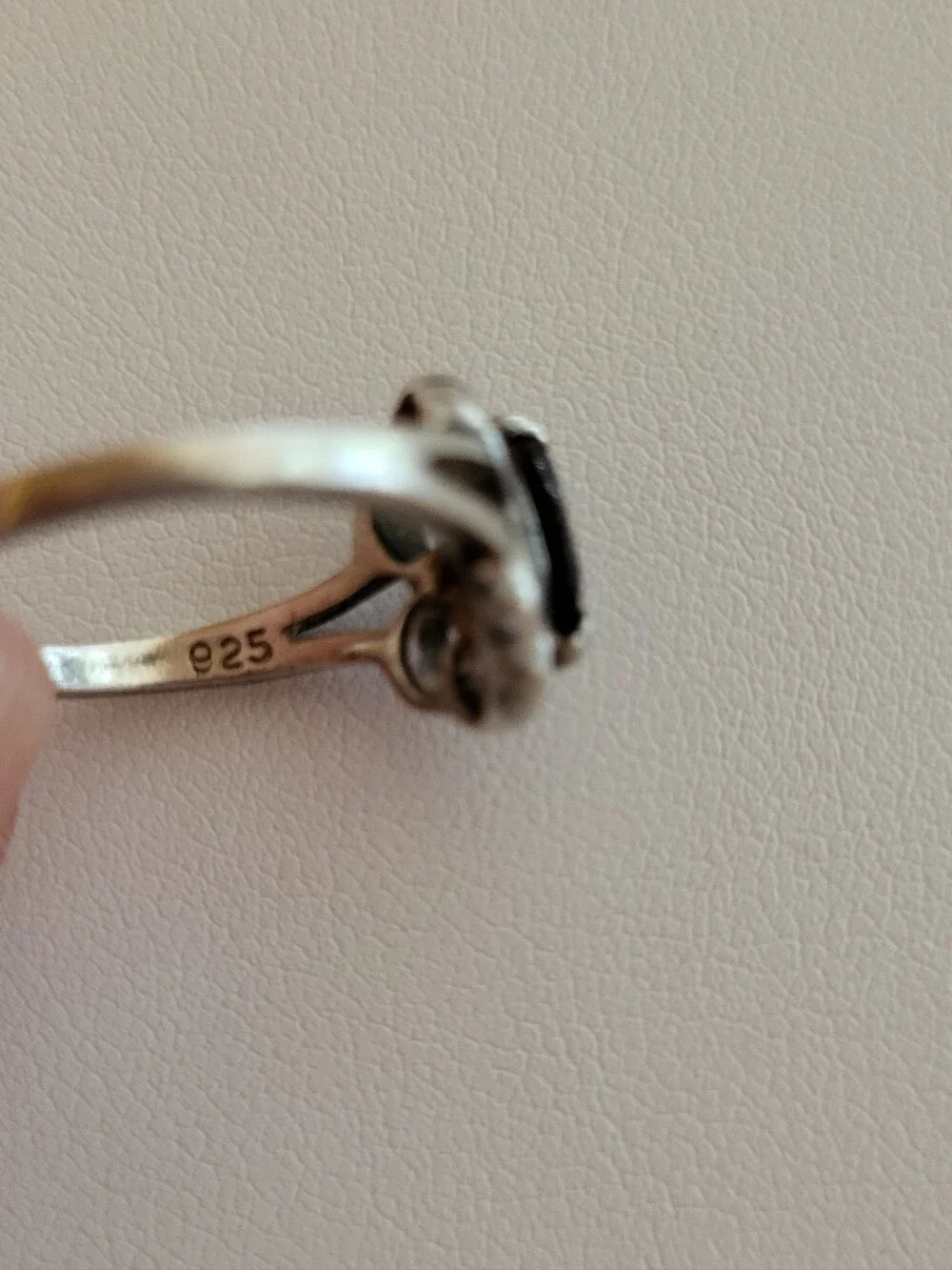 Vintage 925 Sterling Silver Garnet Stone Flower Ring